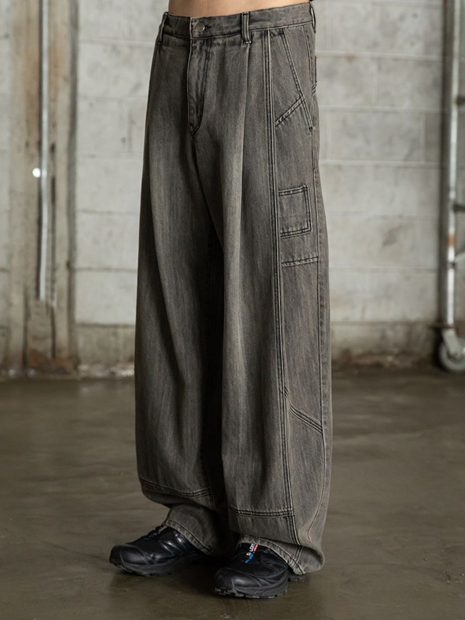 MUSINSA | BEGIN202 Veneta Two Tuck Denim Pants [Bleached Black]