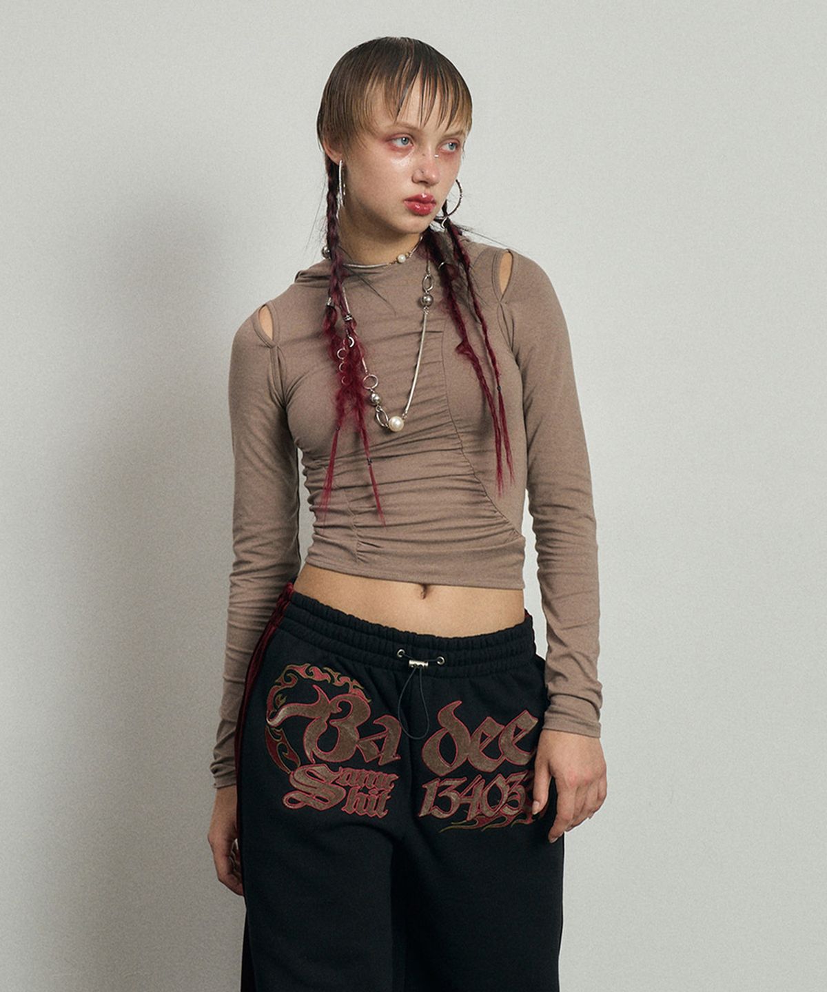 배디(BADEE) Cut-Out Shirring Hoodie Cocoa