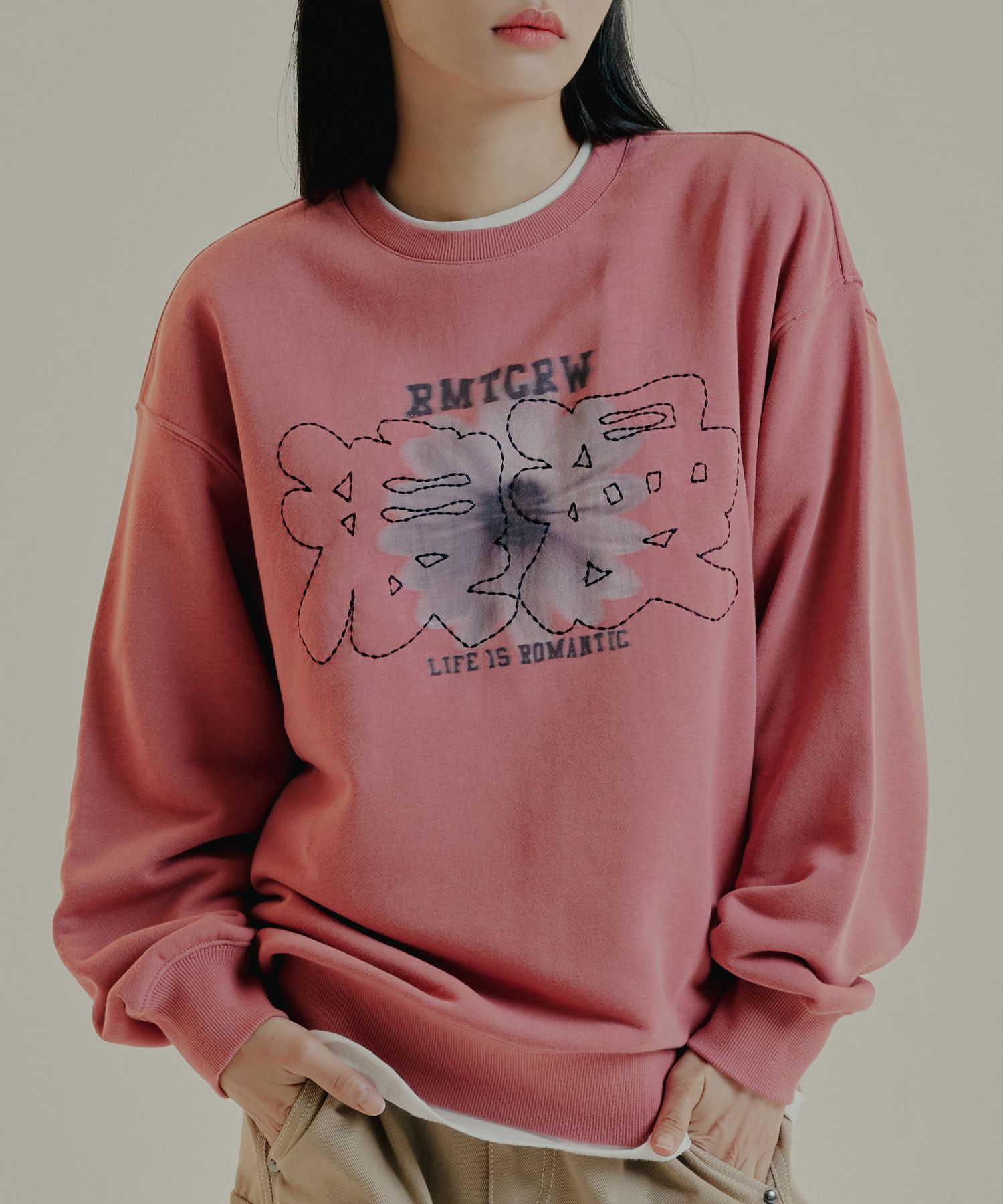 ROMANTIC CROWN★Unisex★STITCH SLOGAN FLOWER CREWNECK_3色♪ MUSINSA | ROMANTIC CROWN Stitch slogan flower crew neck_pink