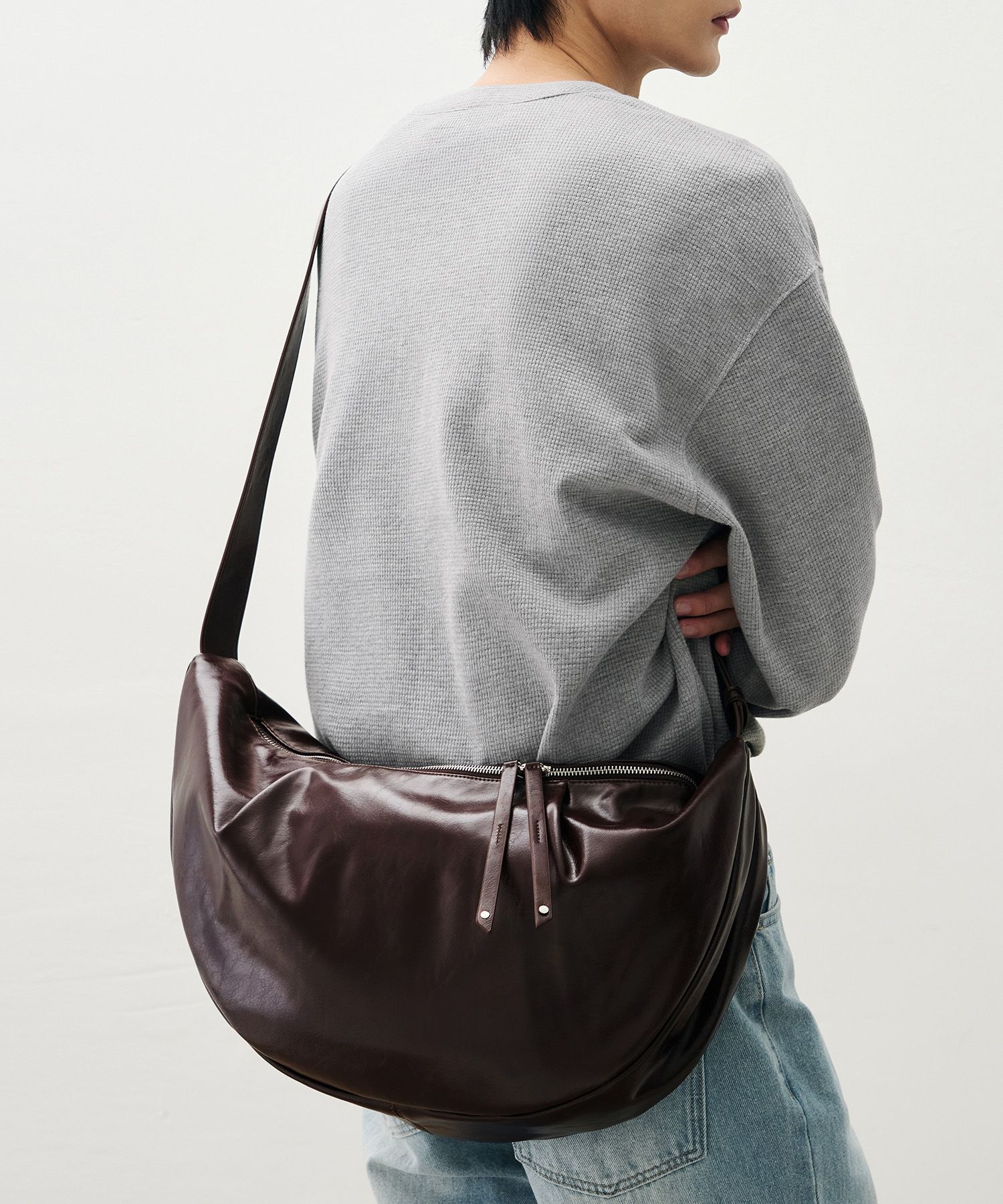 MUSINSA公式 | DRAW FIT ホーボーレザー クロスバッグ [ダークブラウン]