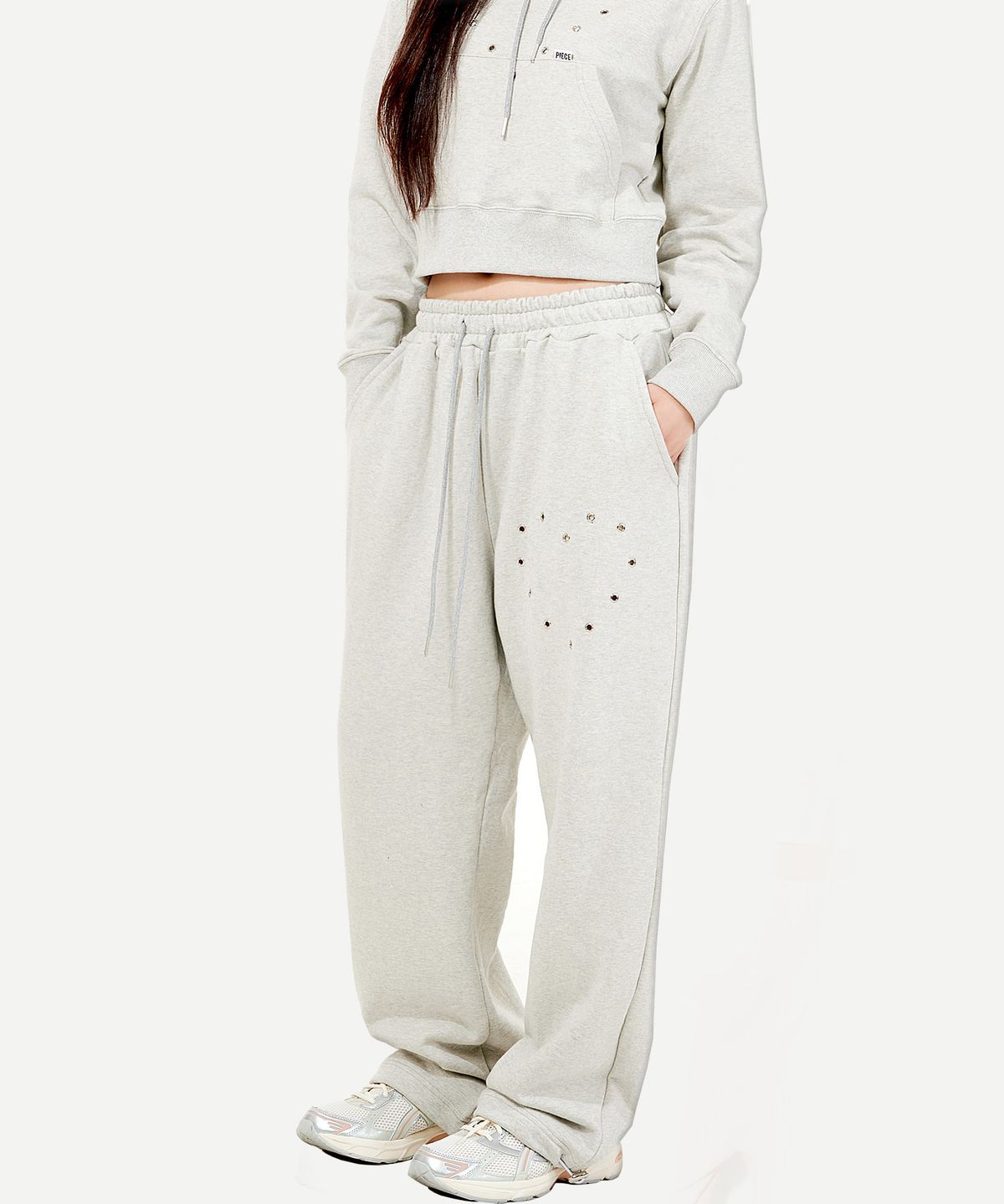 피스메이커(PIECE MAKER) HEART EYELET SWEAT PANTS (GREY)