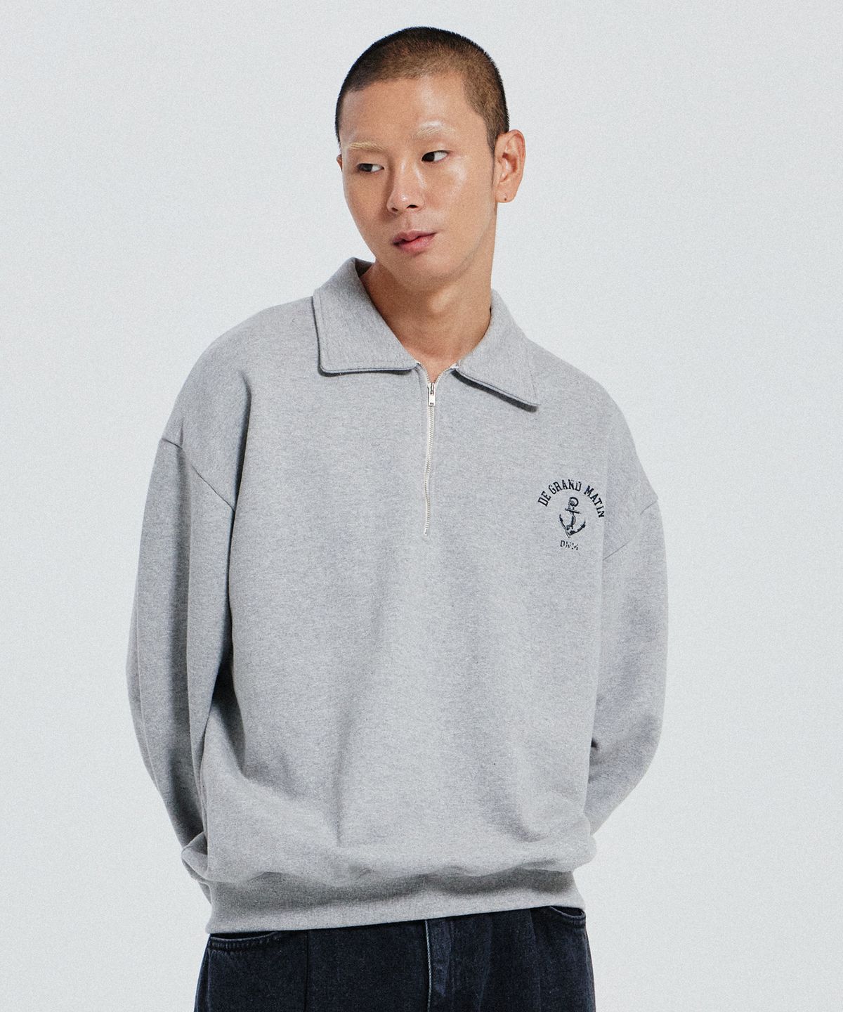 디 그랜드 마틴(DE GRAND MATIN) V.HEAVY HALF ZIP-UP SWEAT LOGO_MELANGE GRAY