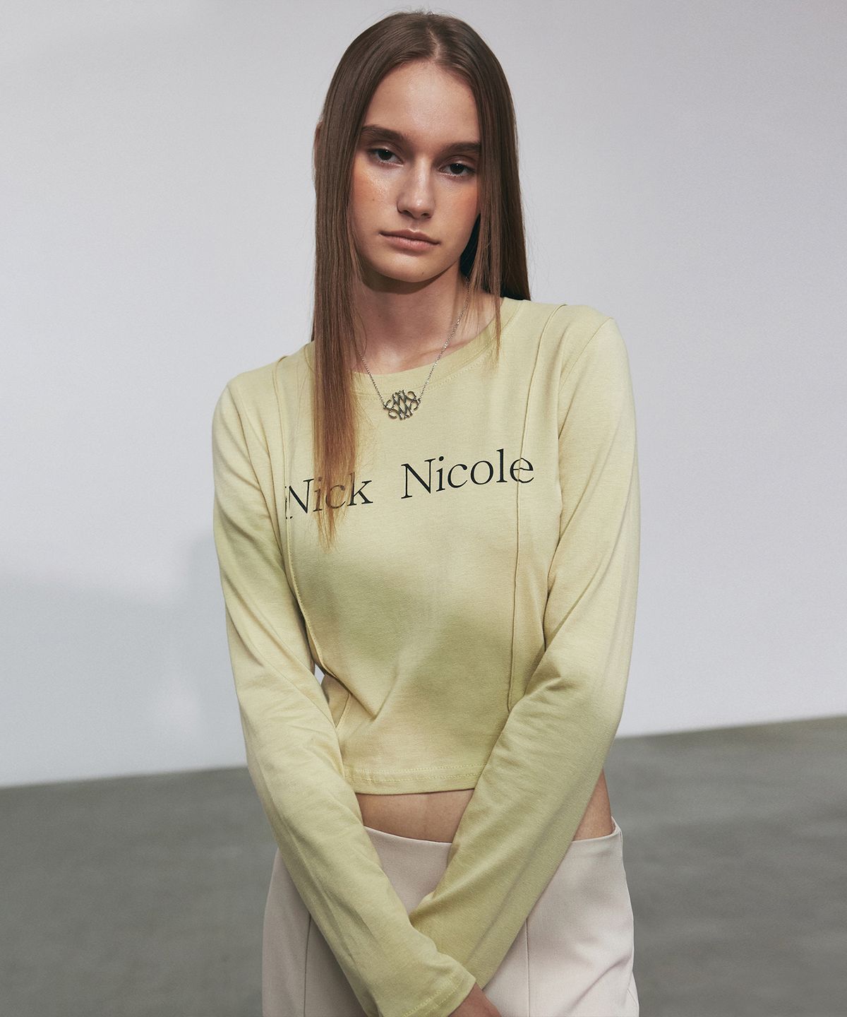 닉앤니콜(NICK&NICOLE) NICOLE PINTUCK LS CROP TOP_OLIVE