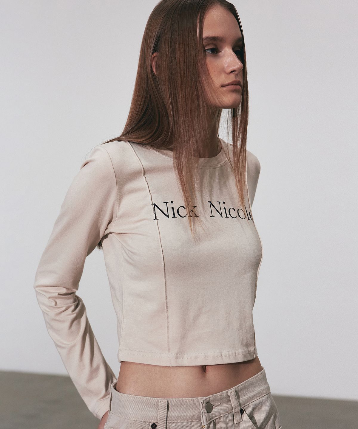 닉앤니콜(NICK&NICOLE) NICOLE PINTUCK LS CROP TOP_BEIGE