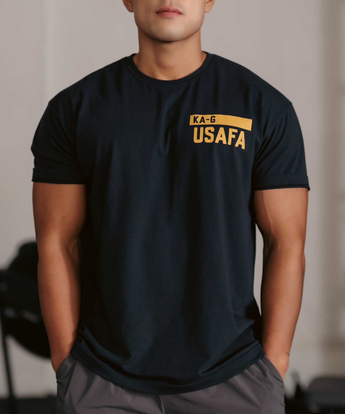 카키그라도(KHAKI GRADO) USAFA 머슬드 레귤러핏 반팔 티셔츠 (Navy)