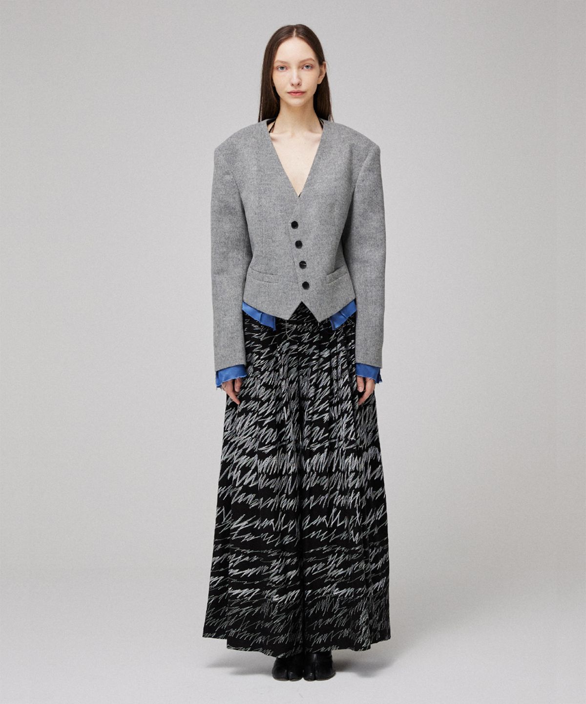 므아므(MMAM) Signature stitch unbalance pin tuck flare slacks