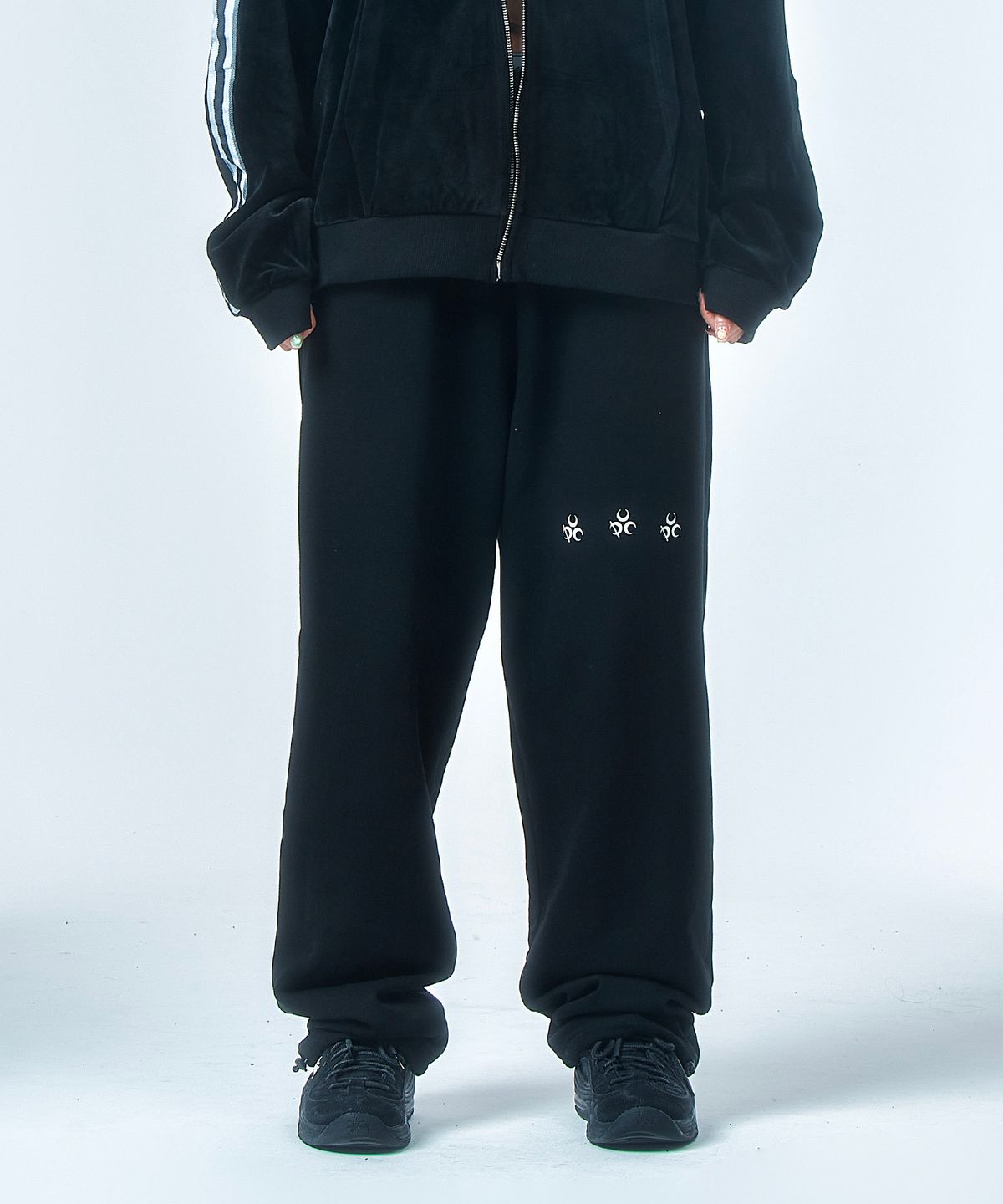 디오스피스(DAUSPICE) Logo Sweat Pants Black