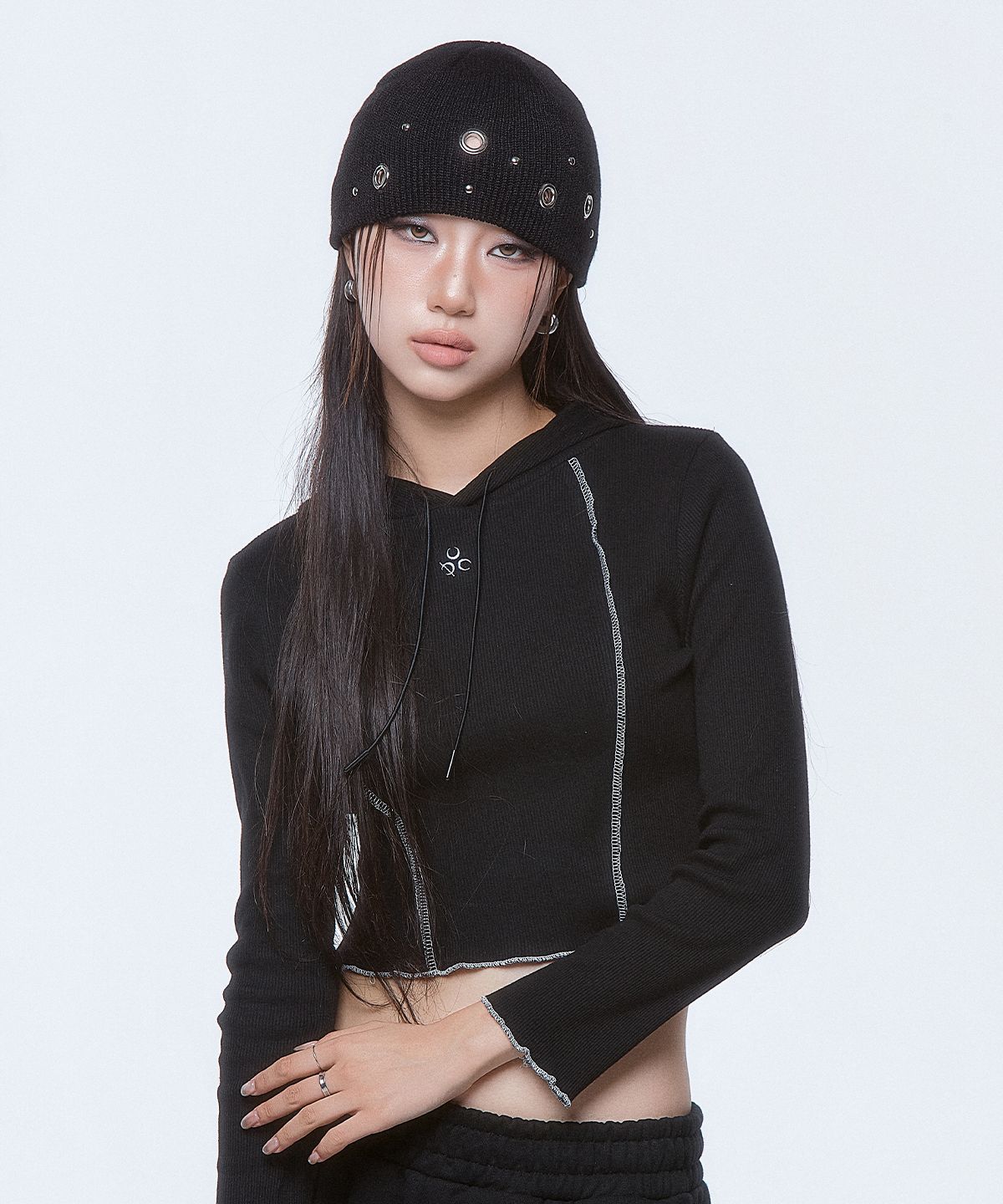 디오스피스(DAUSPICE) Logo Crop Hoodie Black