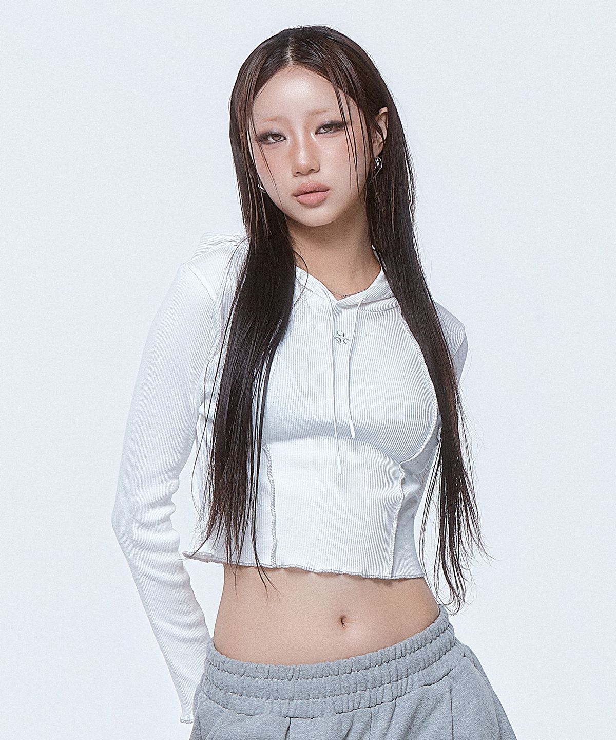 디오스피스(DAUSPICE) Logo Crop Hoodie White