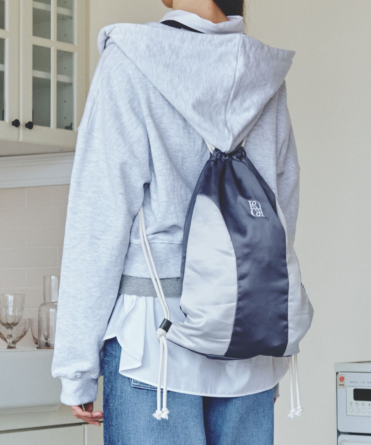 로씨로씨(ROCCI ROCCI) Classic Symbol Satin Gym Sack [CHARCOAL]
