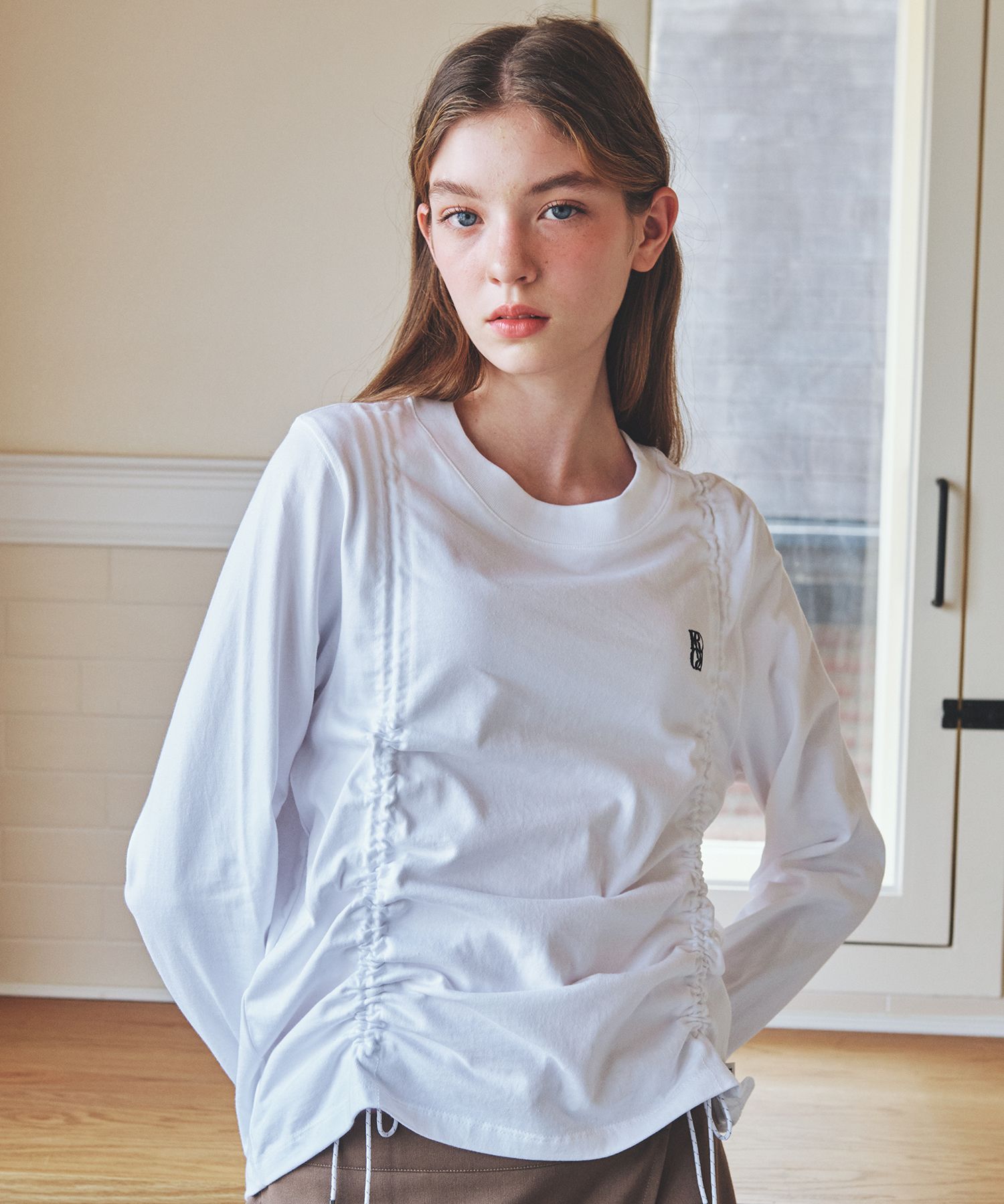 MUSINSA公式 | ROCCIROCCI Classic Symbol String Long Sleeve [WHITE]