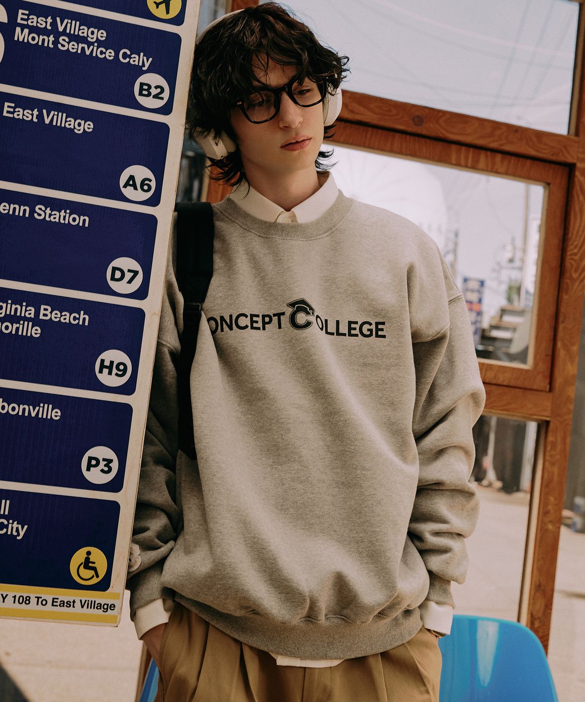 컨셉트컬리지(CONCEPTCOLLEGE) 베이직 라인 로고 그레이 스웨트 셔츠 [남녀공용]