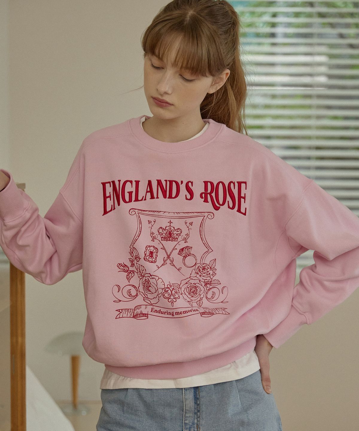 논로컬(NONLOCAL) Rose Emblem embroidery Sweatshirt - Pink