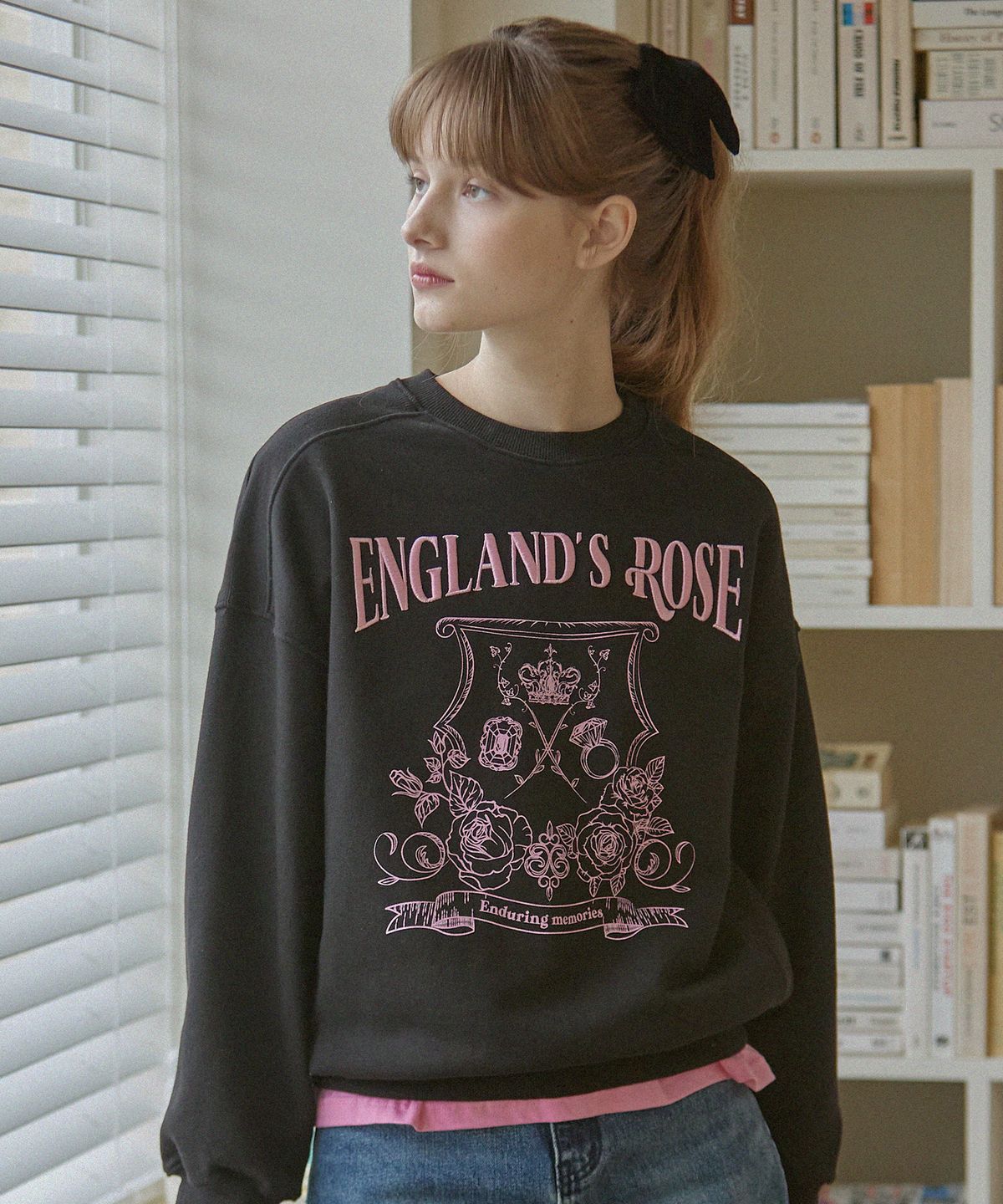 논로컬(NONLOCAL) Rose Emblem embroidery Sweatshirt - Black
