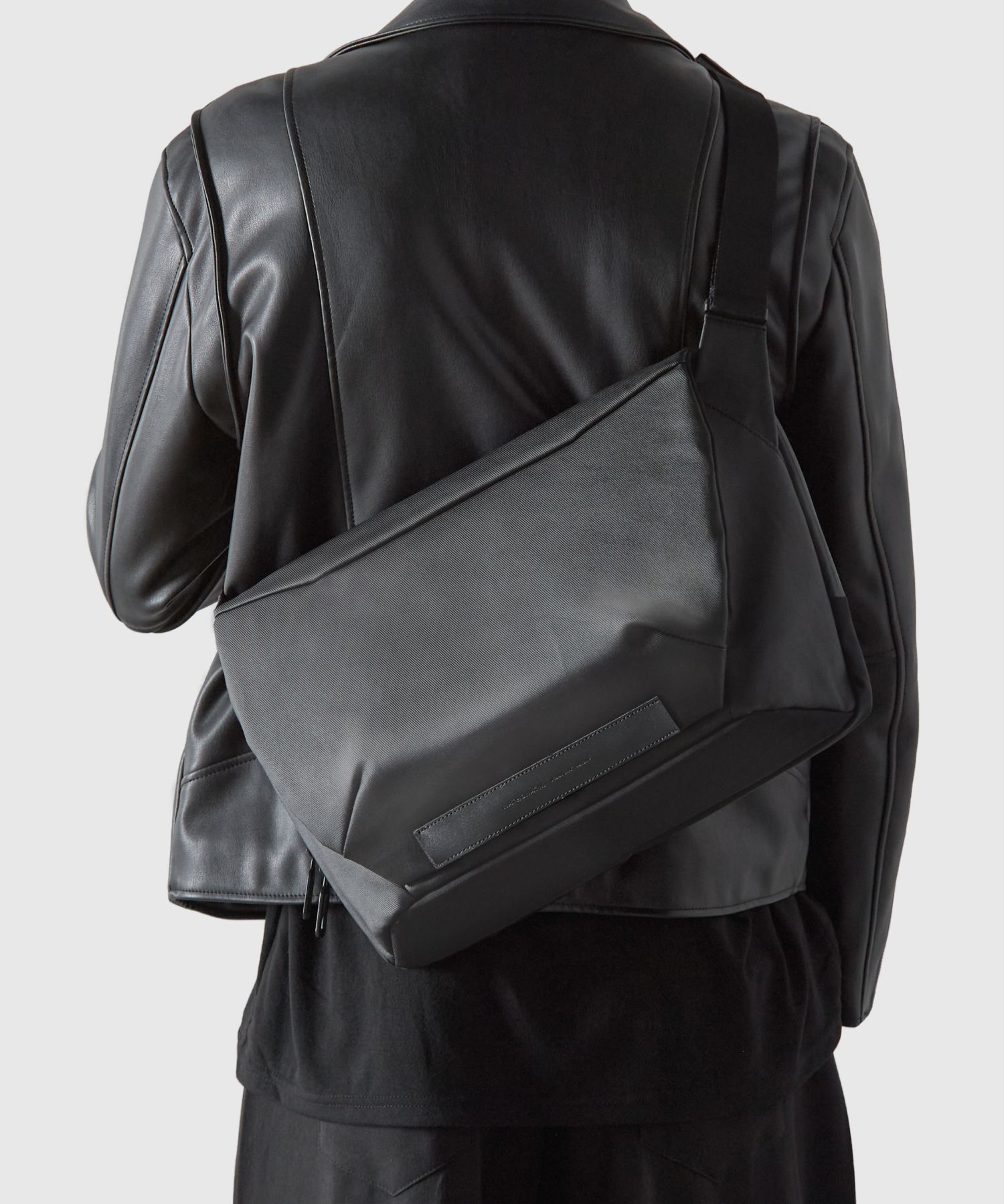 MUSINSA公式 | MATHEMATIK キセノンT30メッセンジャーバッグ