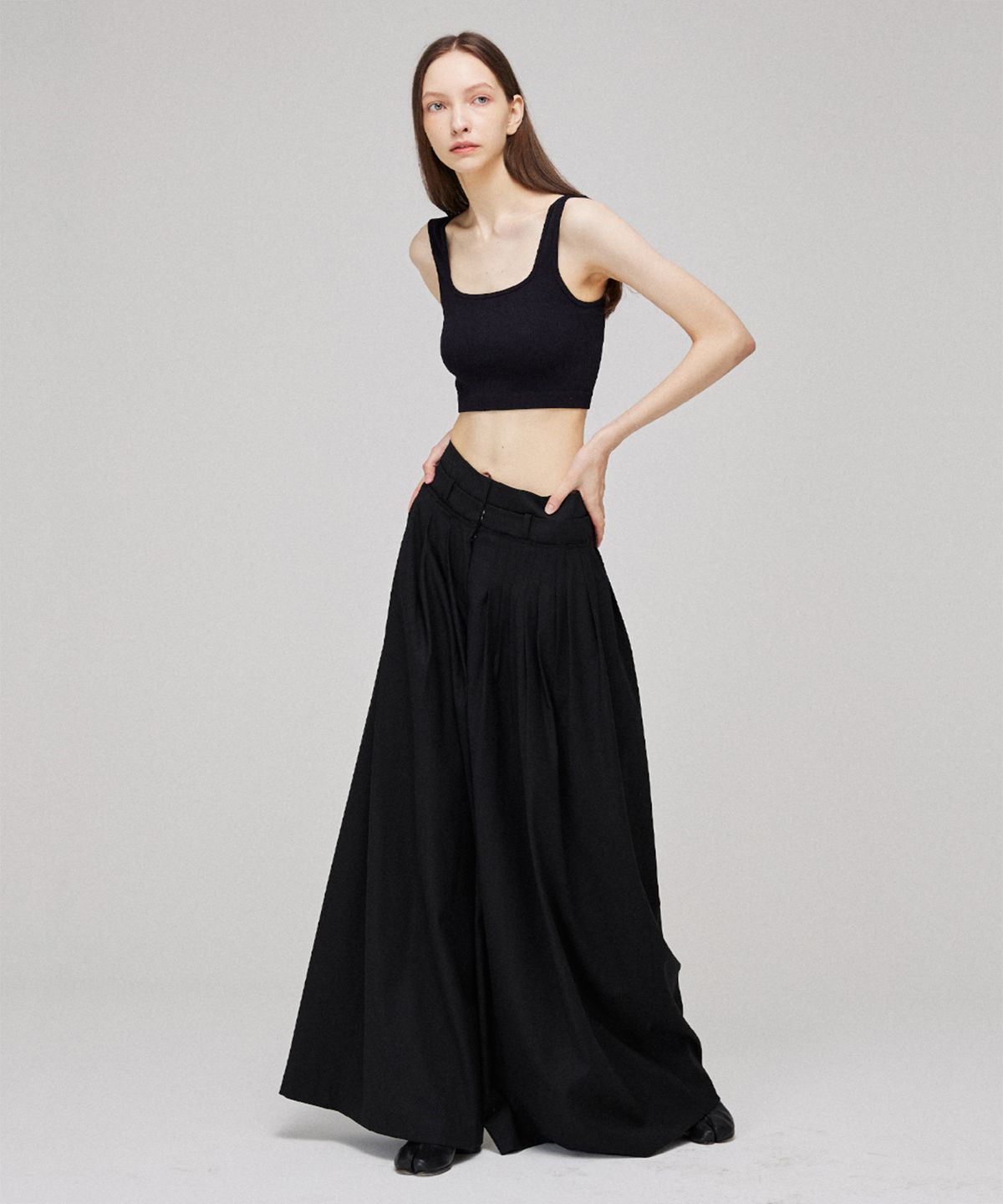 므아므(MMAM) Signature unbalance band pin tuck flare slacks