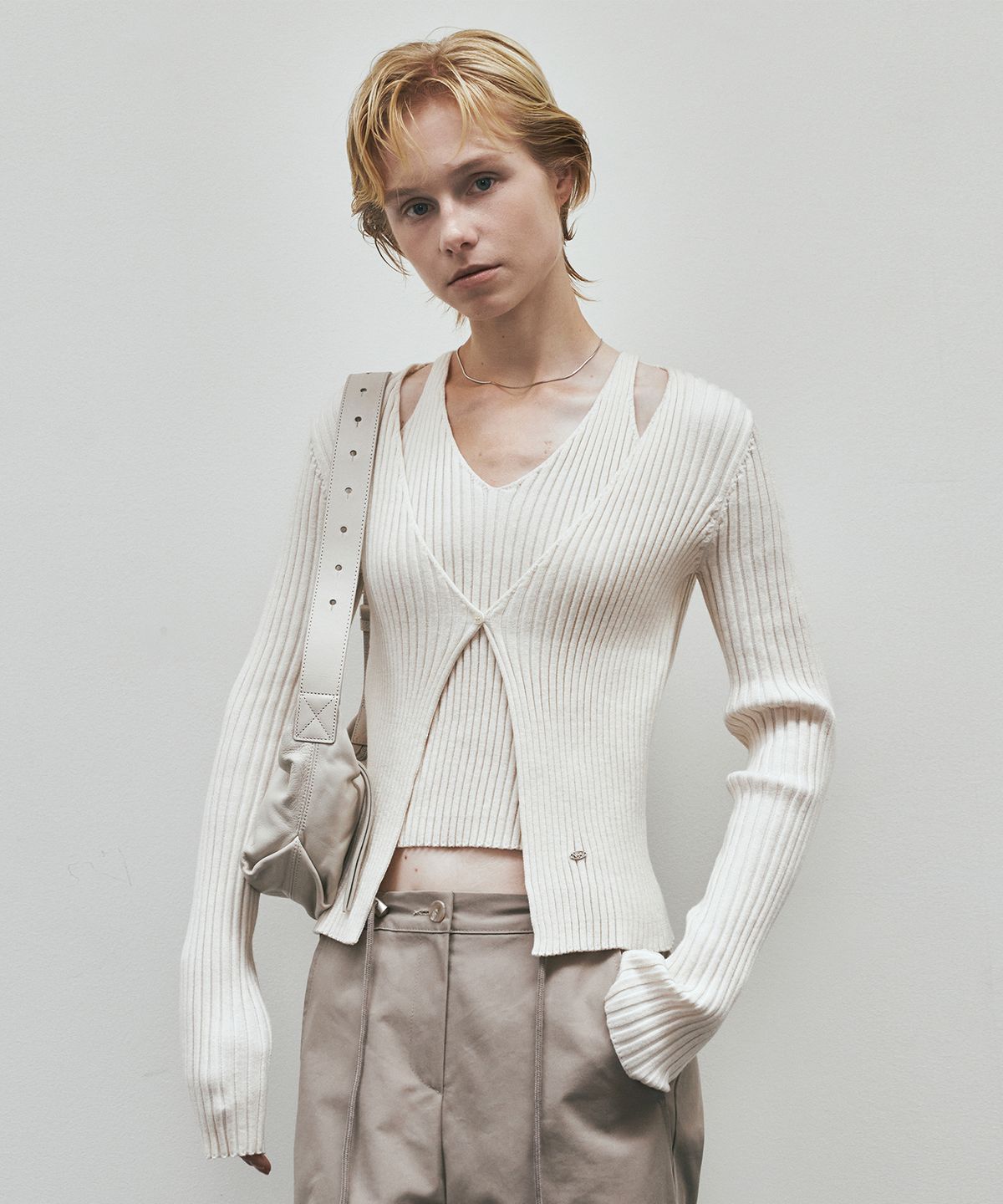 니브(NEEV) Cut Out Ribbed One Button Cardigan (Ivory)