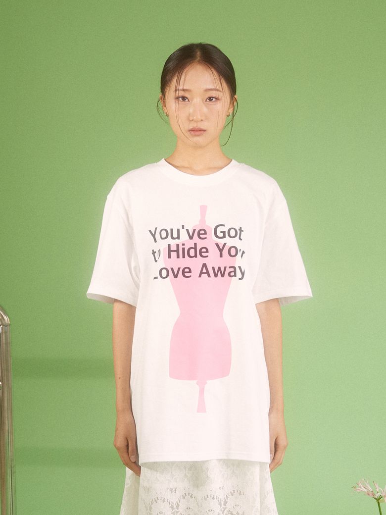 레터링 마네퀸 티, 화이트