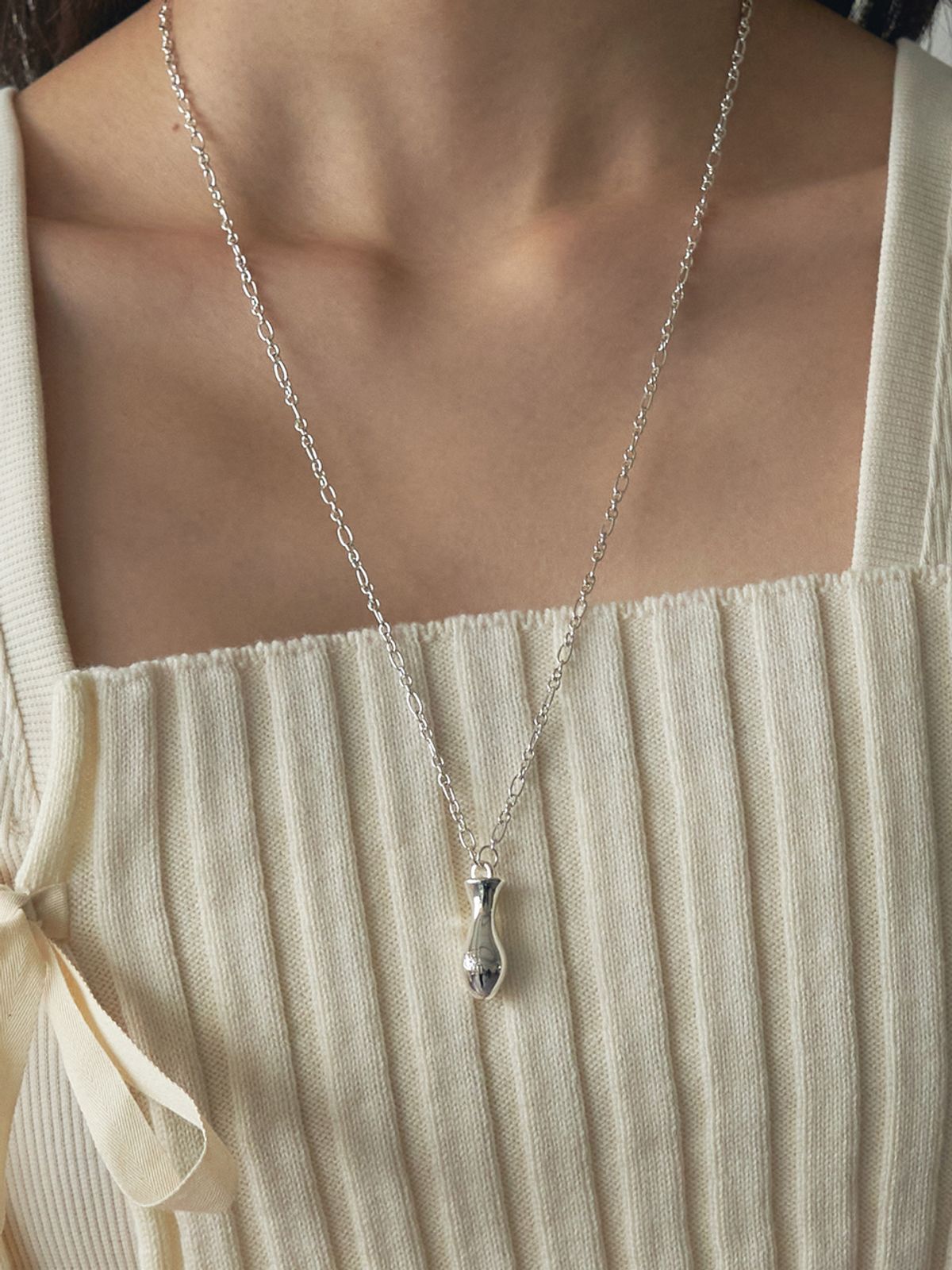 빈움(VINOOM) classic long bud necklace