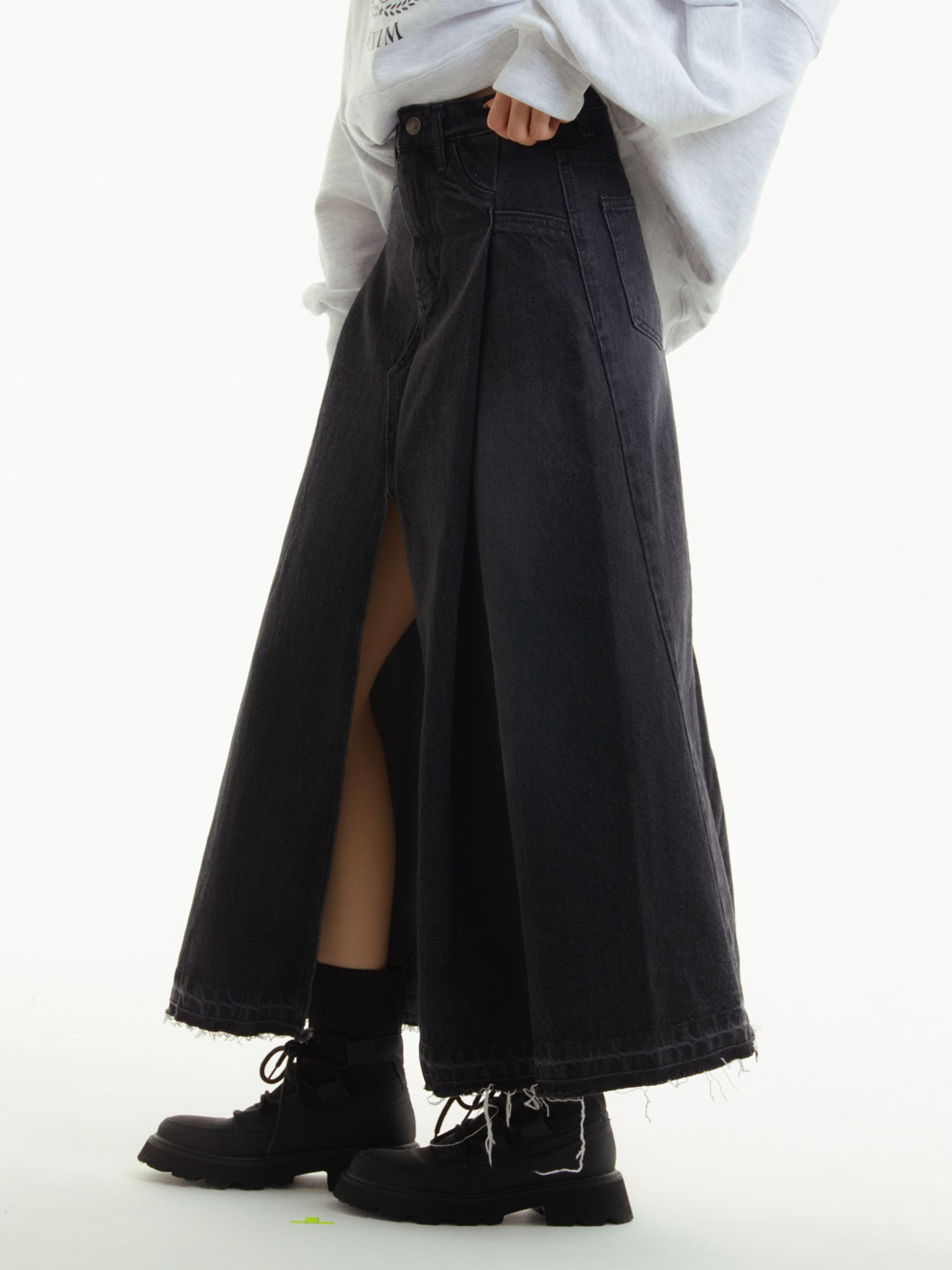 MUSINSA | UNKNOWN PLANET front slit denim long skirt black