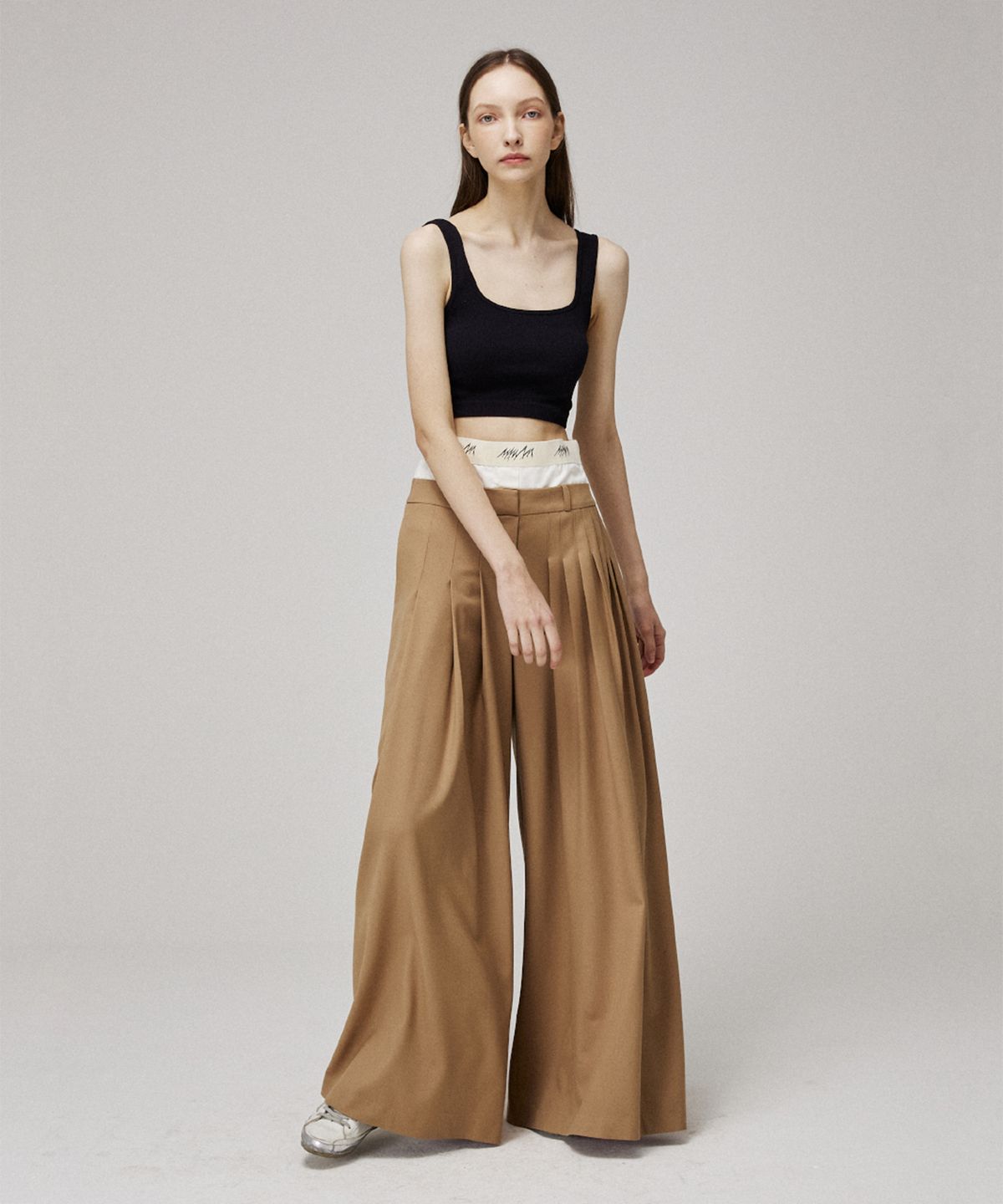 므아므(MMAM) Signature unbalance pin tuck logo band flare slacks