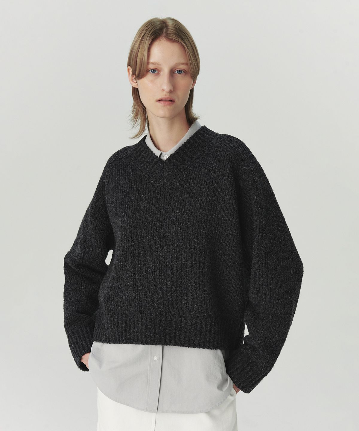 르바(LEVAR) Multi-Boucle V-Neck Knit - Charcoal