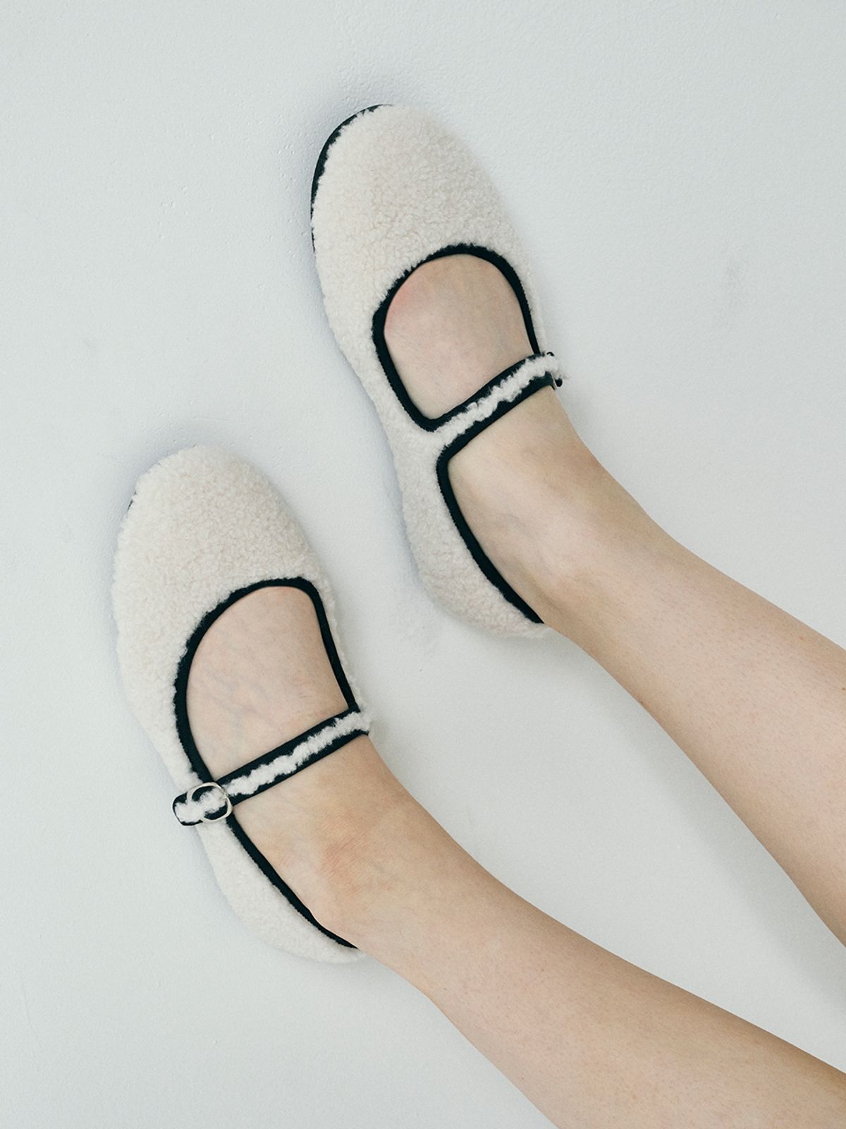 솔트앤초콜릿(SALT AND CHOCOLATE) 라운드 토 플리스 메리제인 플랫 412335007 (1cm/2colors)