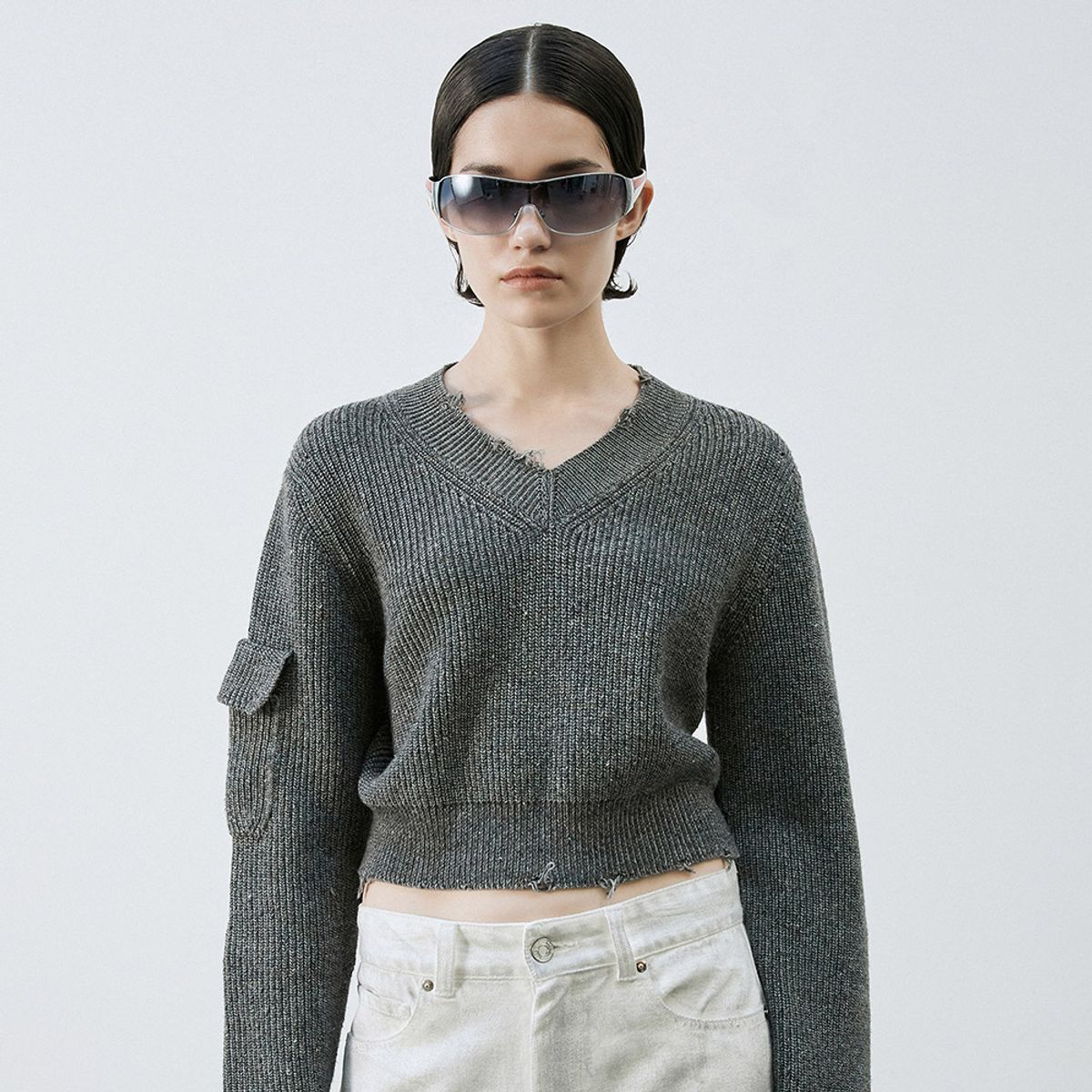 엘씨디씨티엠(LCDC™) DESTRESSED V-NECK SWEATER