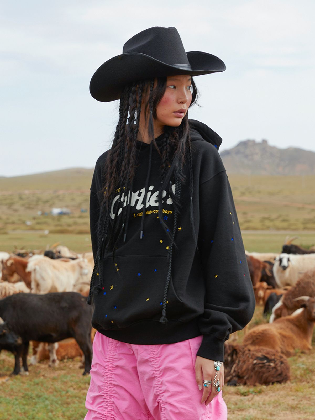 에즈이프 캘리(ASIF CALIE) STAR CALIE HOODIE BLACK