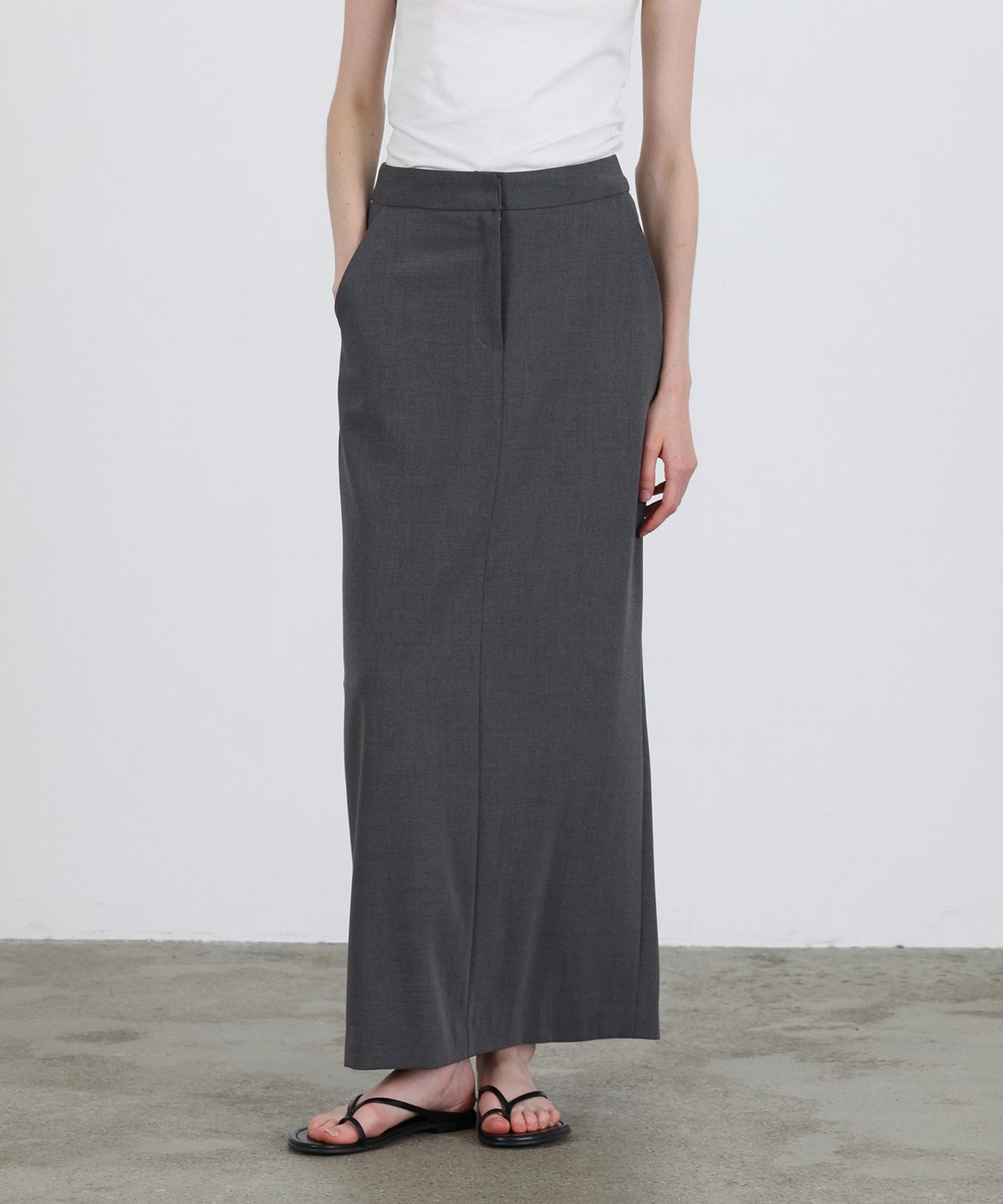 르바(LEVAR) Straight Maxi Skirt - Charcoal