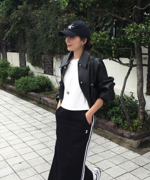 레더 플리츠 봄버 재킷_블랙