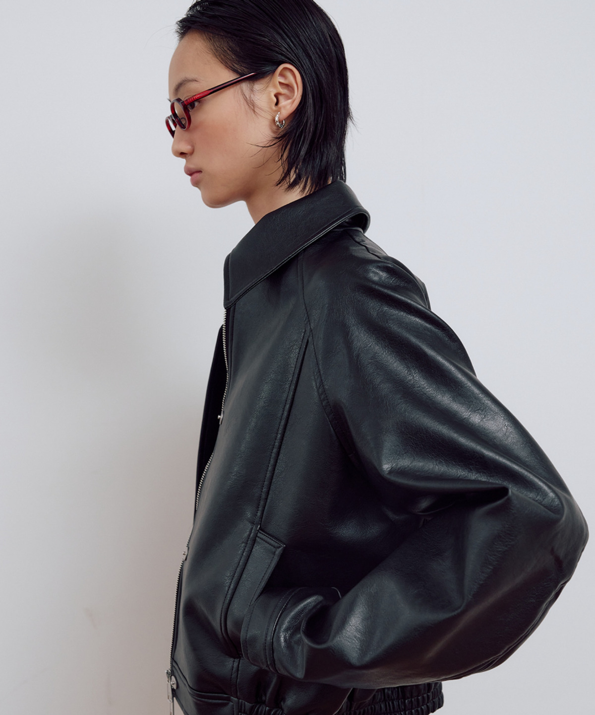 마조네(MA JOURNEE) LEATHER PLEATS BOMBER JACKET_BLACK