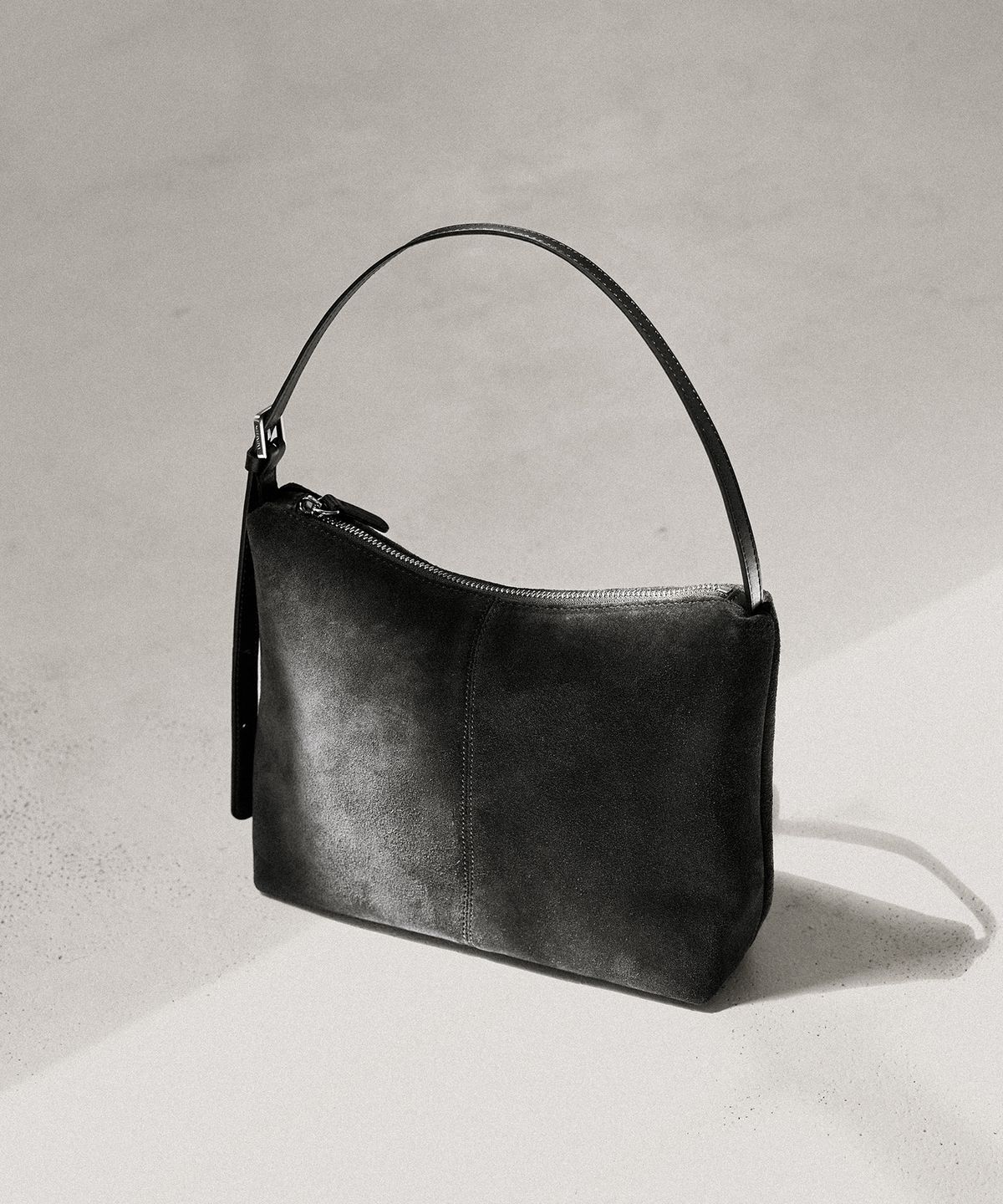 앤니즈(ANDNEEDS) Suede shoulder bag (black)