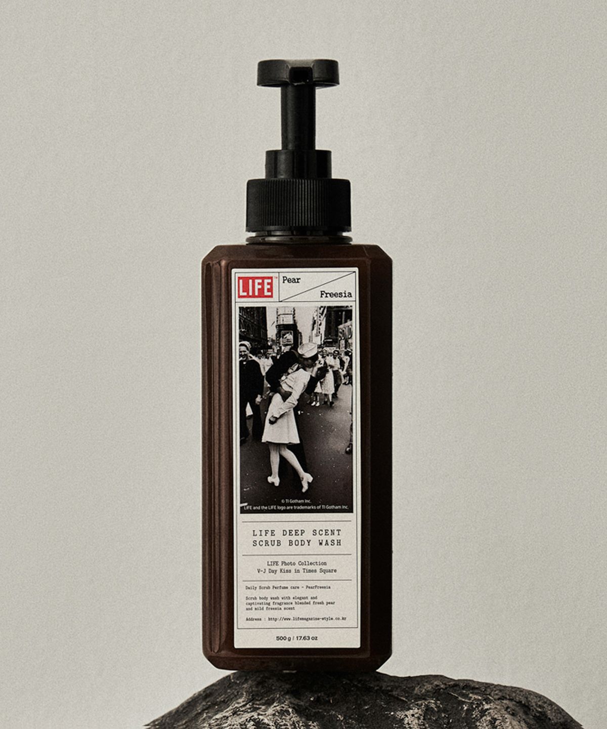 라이프(LIFE) USA 딥센트 스크럽 바디워시 페어프리지아 Kiss in Times Square 500ml