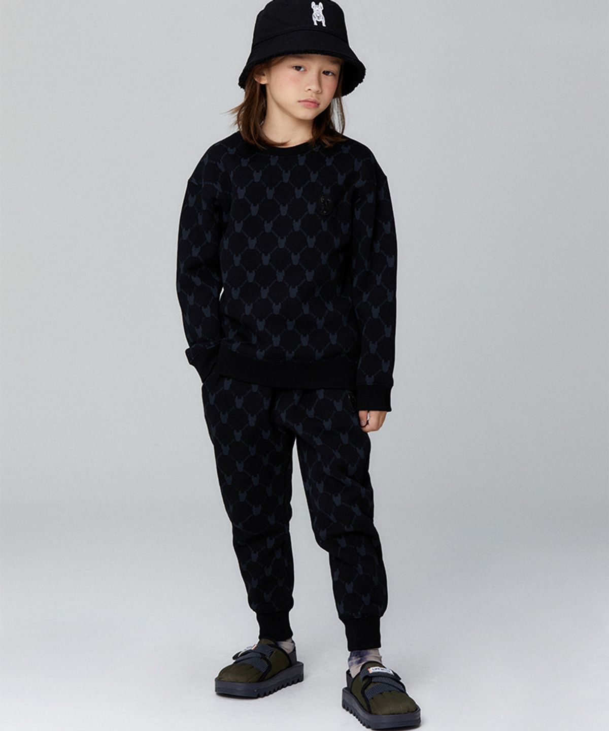라이프워크 키즈(LIFEWORK KIDS) 키즈) 모노그램 패턴 조거 팬츠 (기모안감)