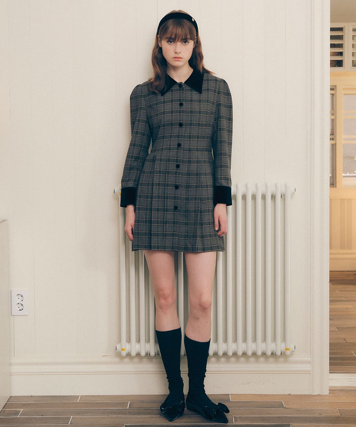 로라로라(ROLAROLA) CHECK COLLAR PLEATS ONE-PIECE GRAY