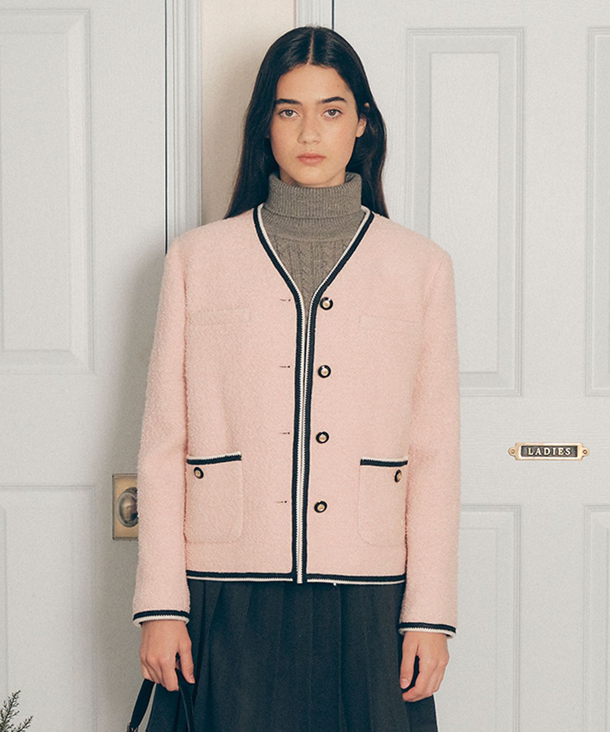 로라로라(ROLAROLA) V NECK GOLD BUTTON JACKET PINK