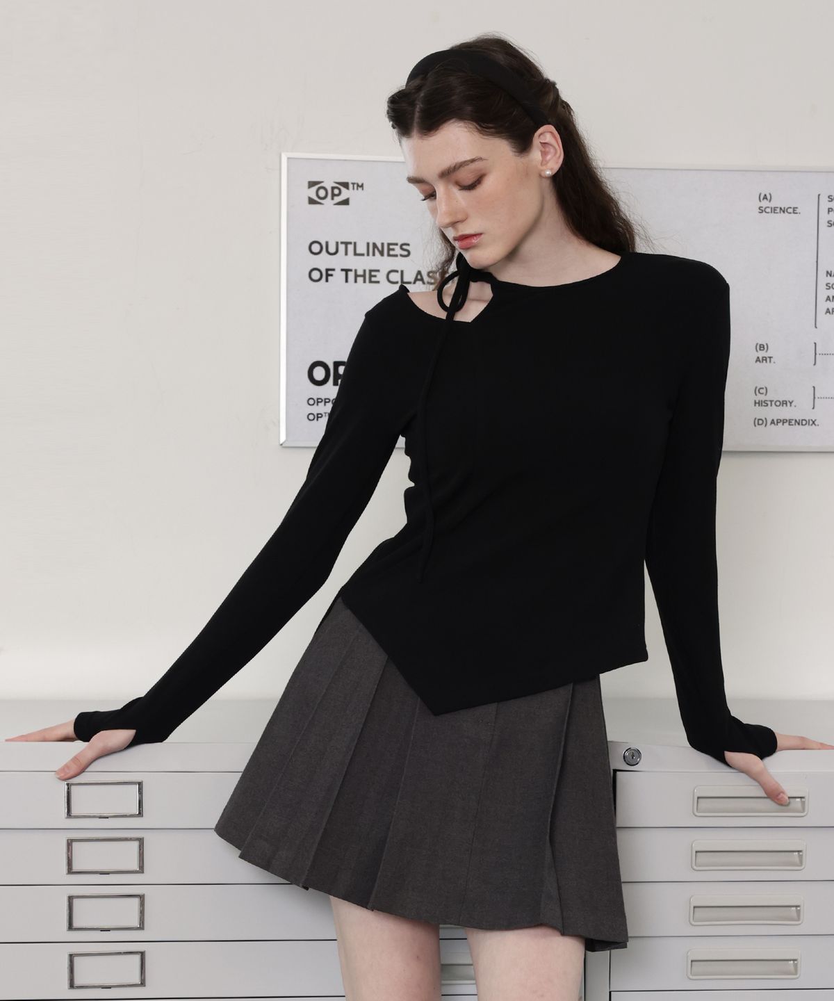 러브참(LOVECHARM) [셀리나 컷아웃 리본 니트 탑_블랙] Celina Cut-out Ribbon Knit Top_Black