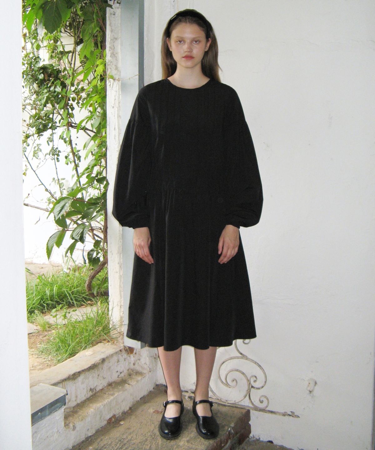 시눈(SINOON) TUCK SHIRRING DRESS (BLACK)
