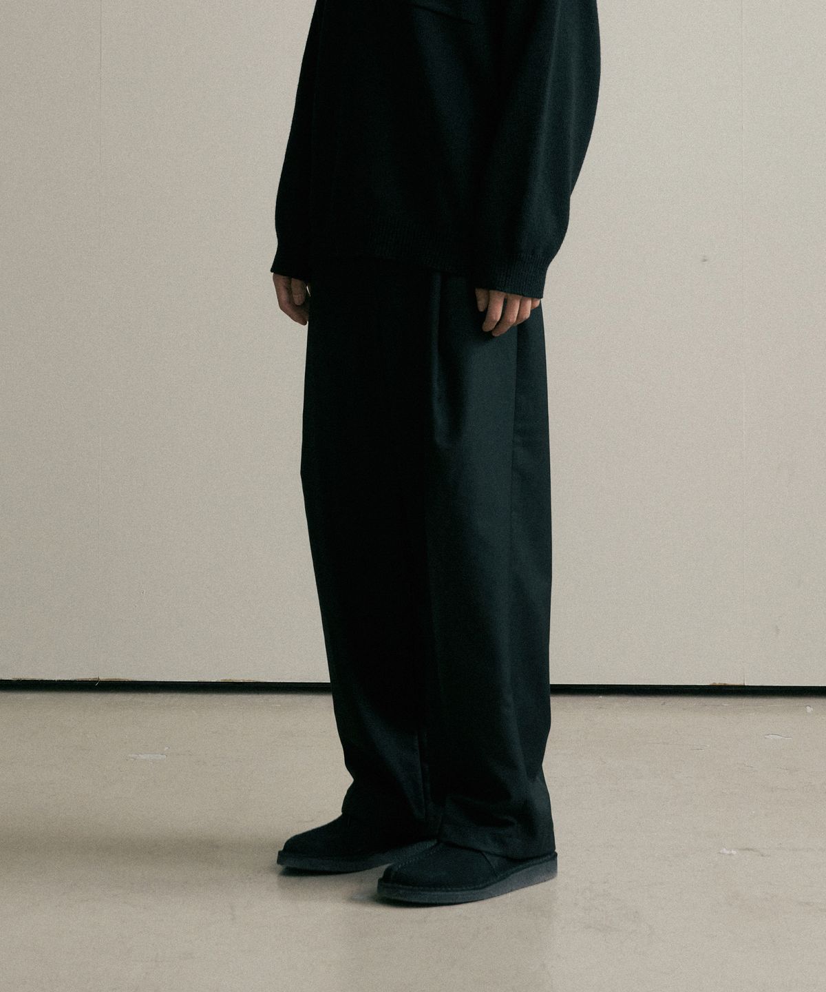 엔도어(ENDOOR) CTO deep tuck pants (black)