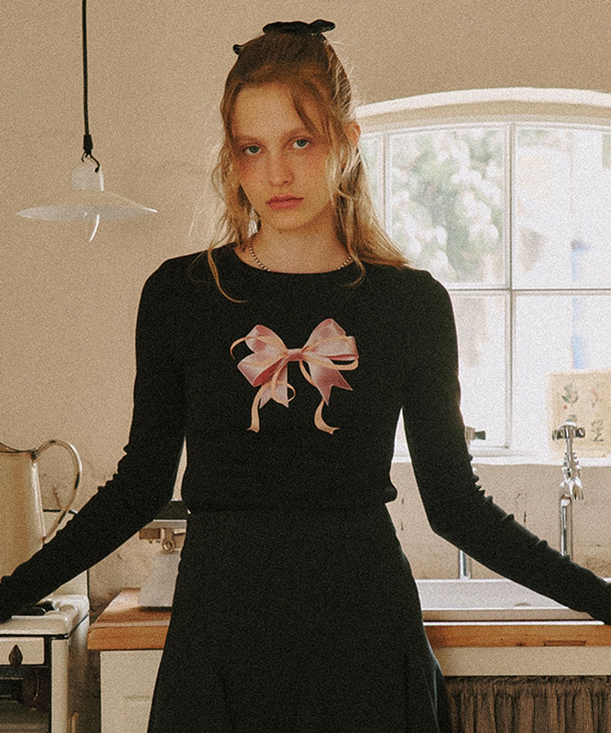 론론(RONRON) DOUBLE RIBBON SLIM CROP LONG SLEEVE BLACK