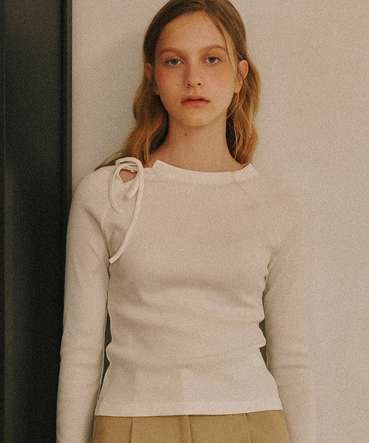 론론(RONRON) SIDE RIBBON BOW LONG SLEEVE IVORY