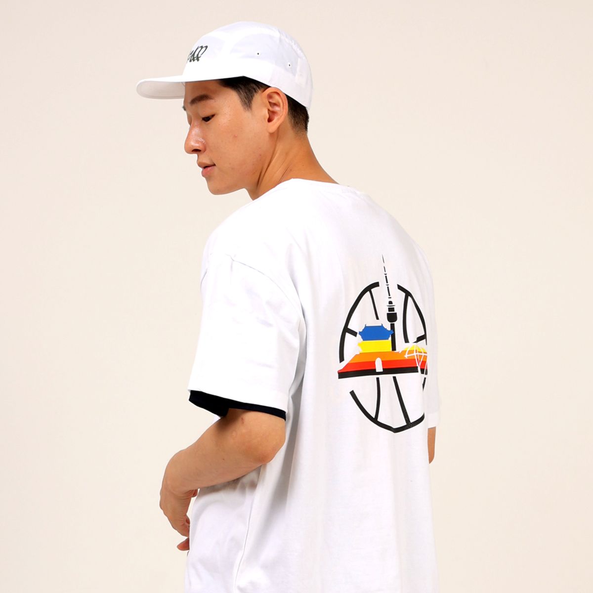 스터프(STUFF) 서울 바스켓볼 백 로고 화이트 헤비 반팔티