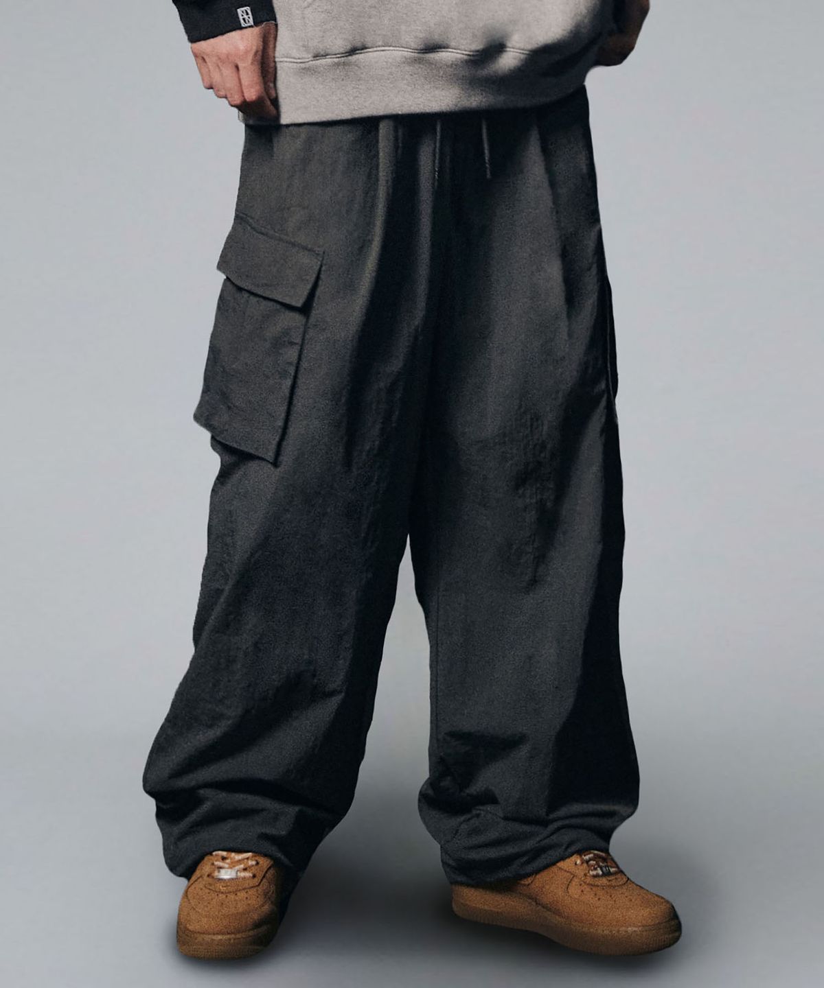 낫포너드(NOT4NERD) Nylon Cargo Wide Pants - Charcoal