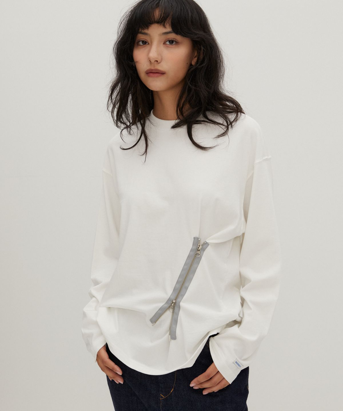 레이버러스(RAVEROUS) 지퍼 디테일 티셔츠 화이트