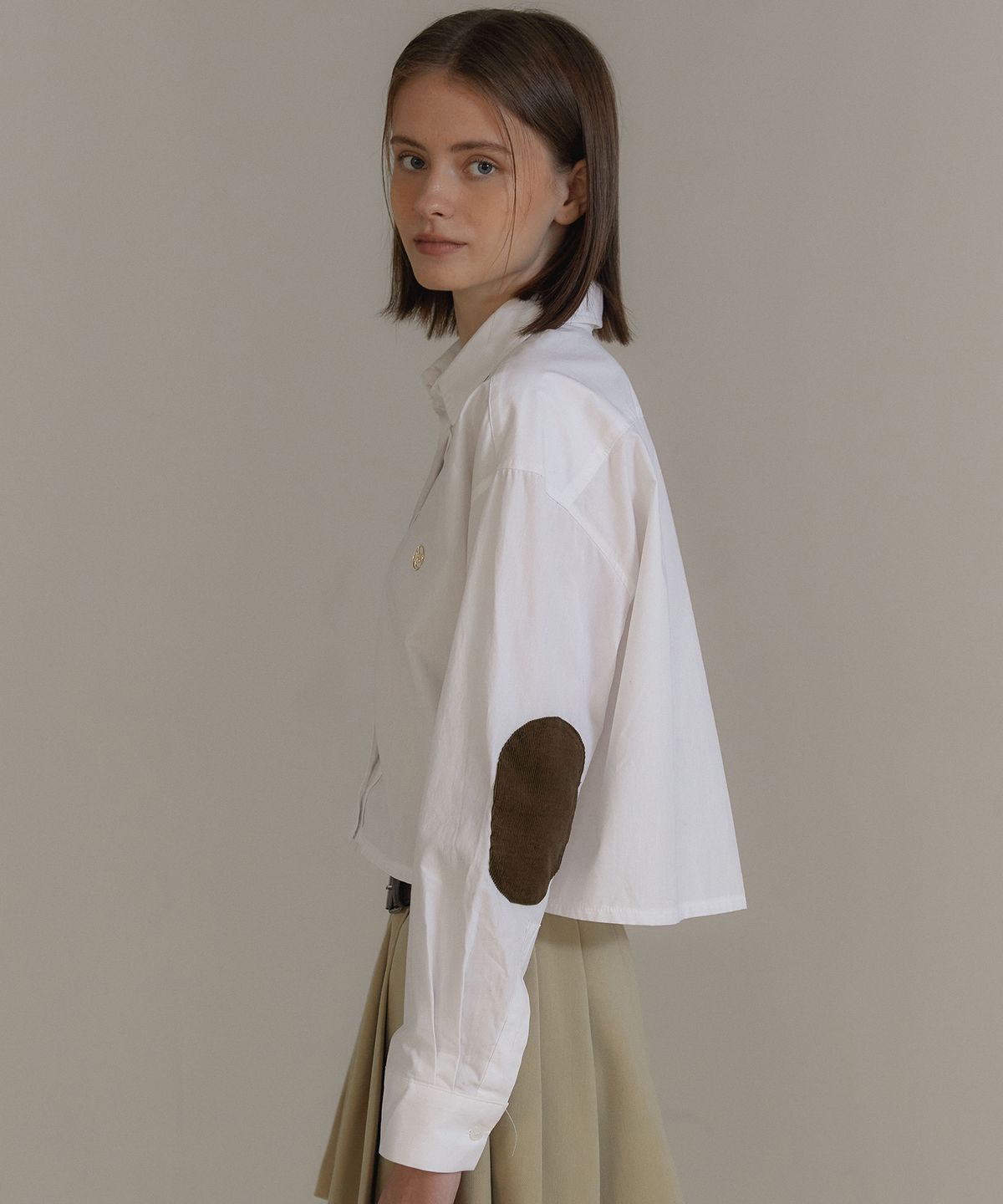 아노에틱(ANOETIC) ELBOW PATCH LOGO SHIRTS_WHITE