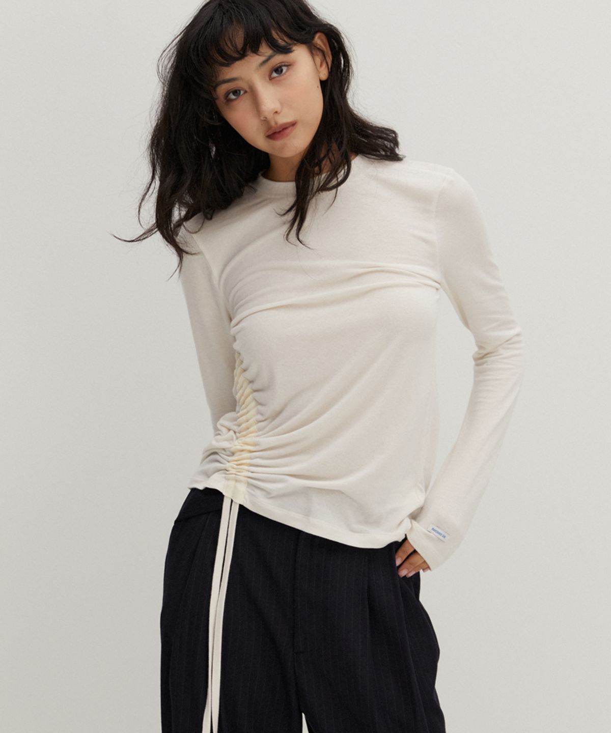 레이버러스(RAVEROUS) 사이드 스트링 티셔츠 아이보리