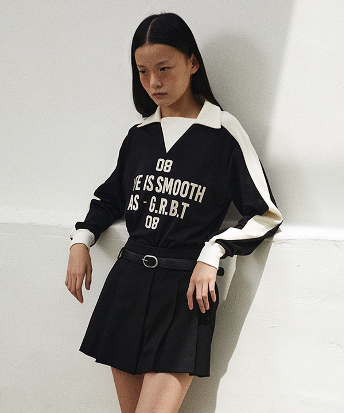 그린버터(GREENBUTTER) Lettering Jersey Collar Tee (Black)