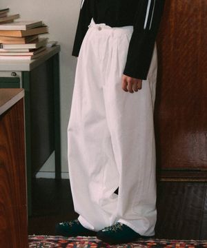 커브드 투턱 와이드 코튼 팬츠 크림화이트