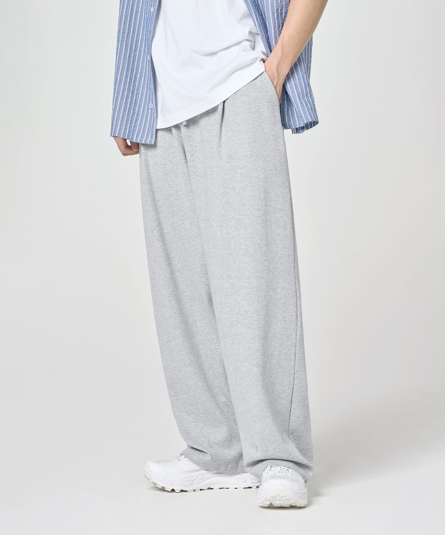 MUSINSA | AGOD One-tuck wide sweat pants – gray